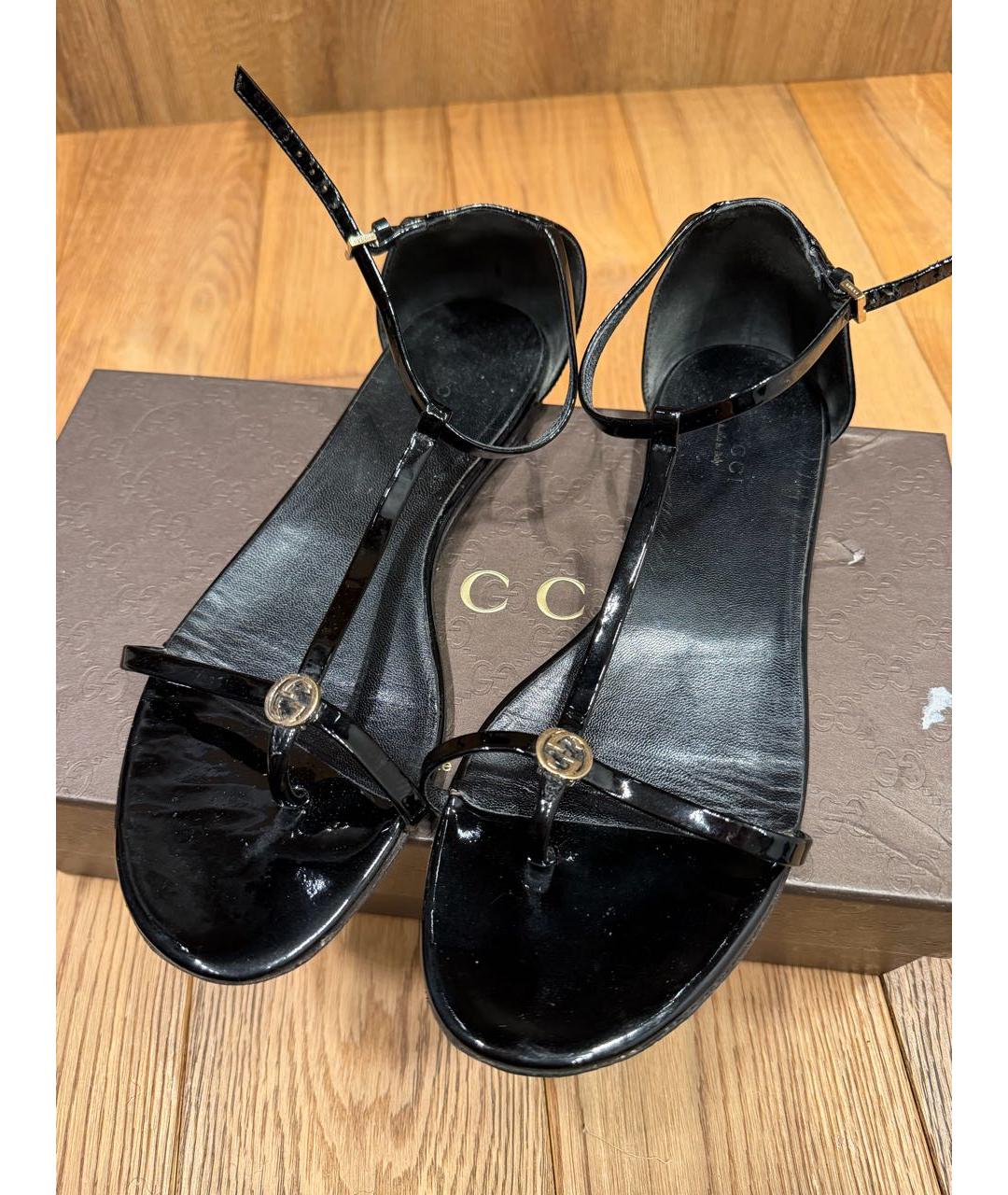 GUCCI Черные босоножки из лакированной кожи, фото 2