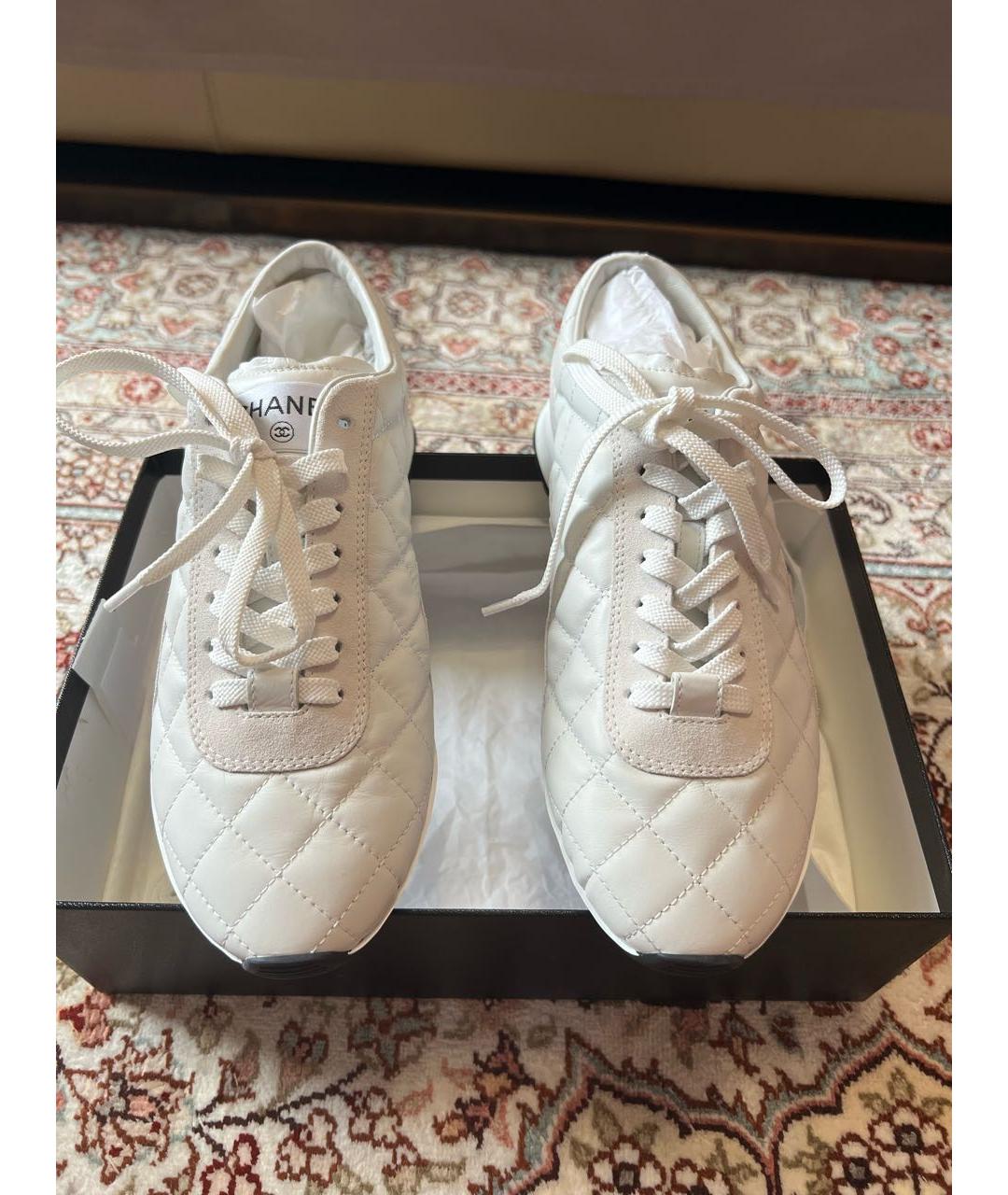 CHANEL Белые кожаные кроссовки, фото 2