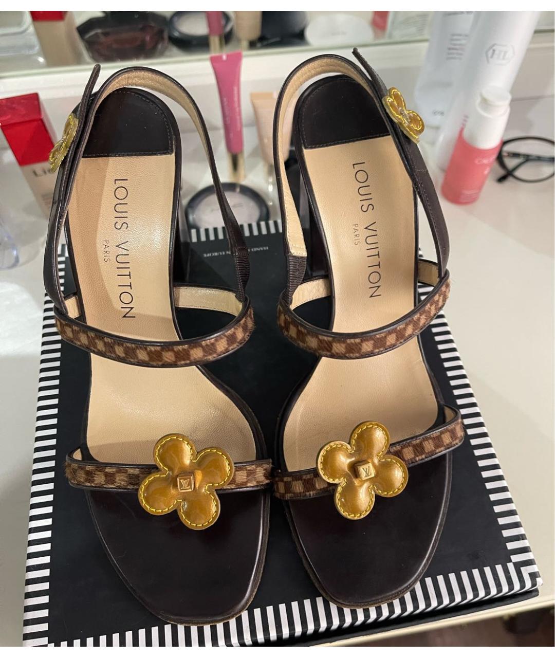 LOUIS VUITTON Коричневые кожаные босоножки, фото 3