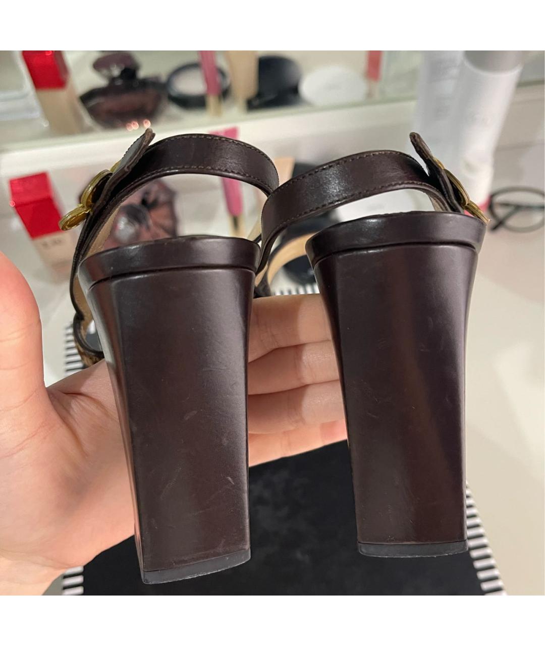 LOUIS VUITTON Коричневые кожаные босоножки, фото 4