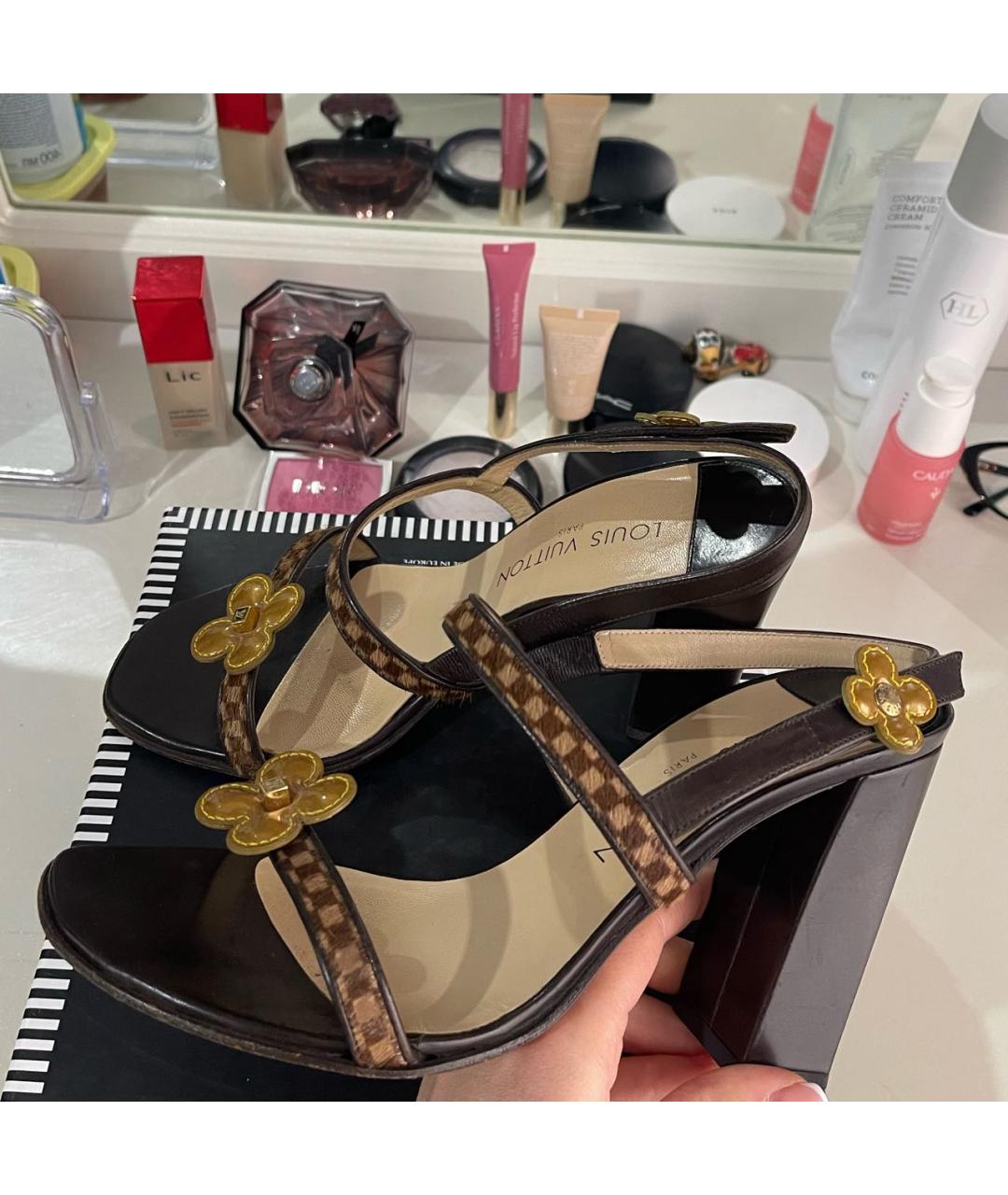 LOUIS VUITTON Коричневые кожаные босоножки, фото 6