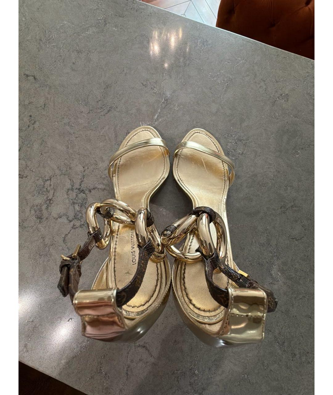 LOUIS VUITTON Золотые кожаные босоножки, фото 3