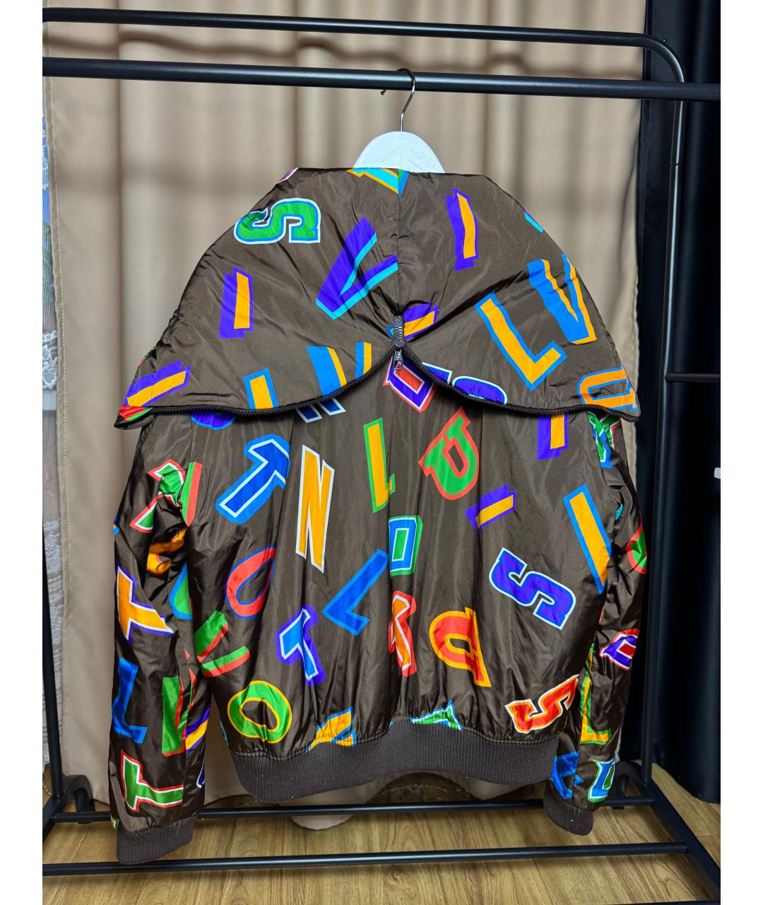 LOUIS VUITTON Коричневая полиэстеровая куртка, фото 2