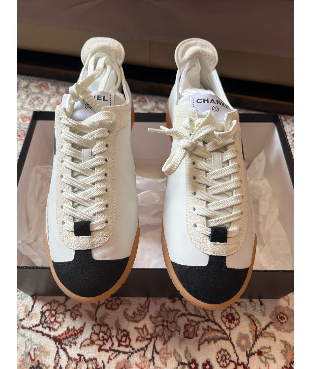 CHANEL Белые кожаные кроссовки, фото 2