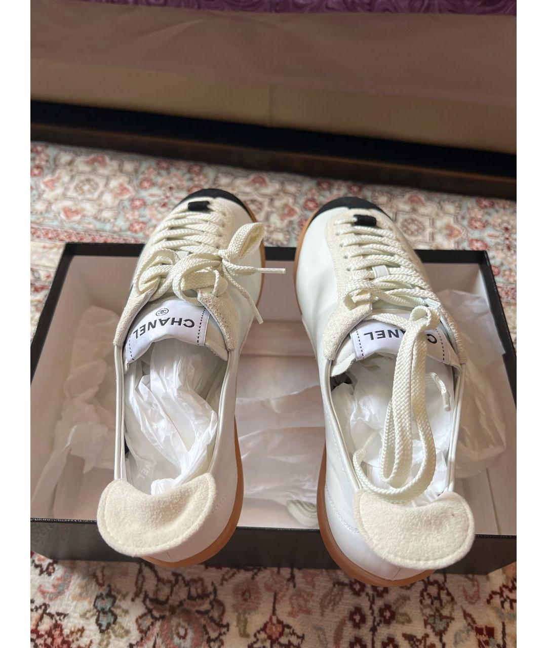 CHANEL Белые кожаные кроссовки, фото 3