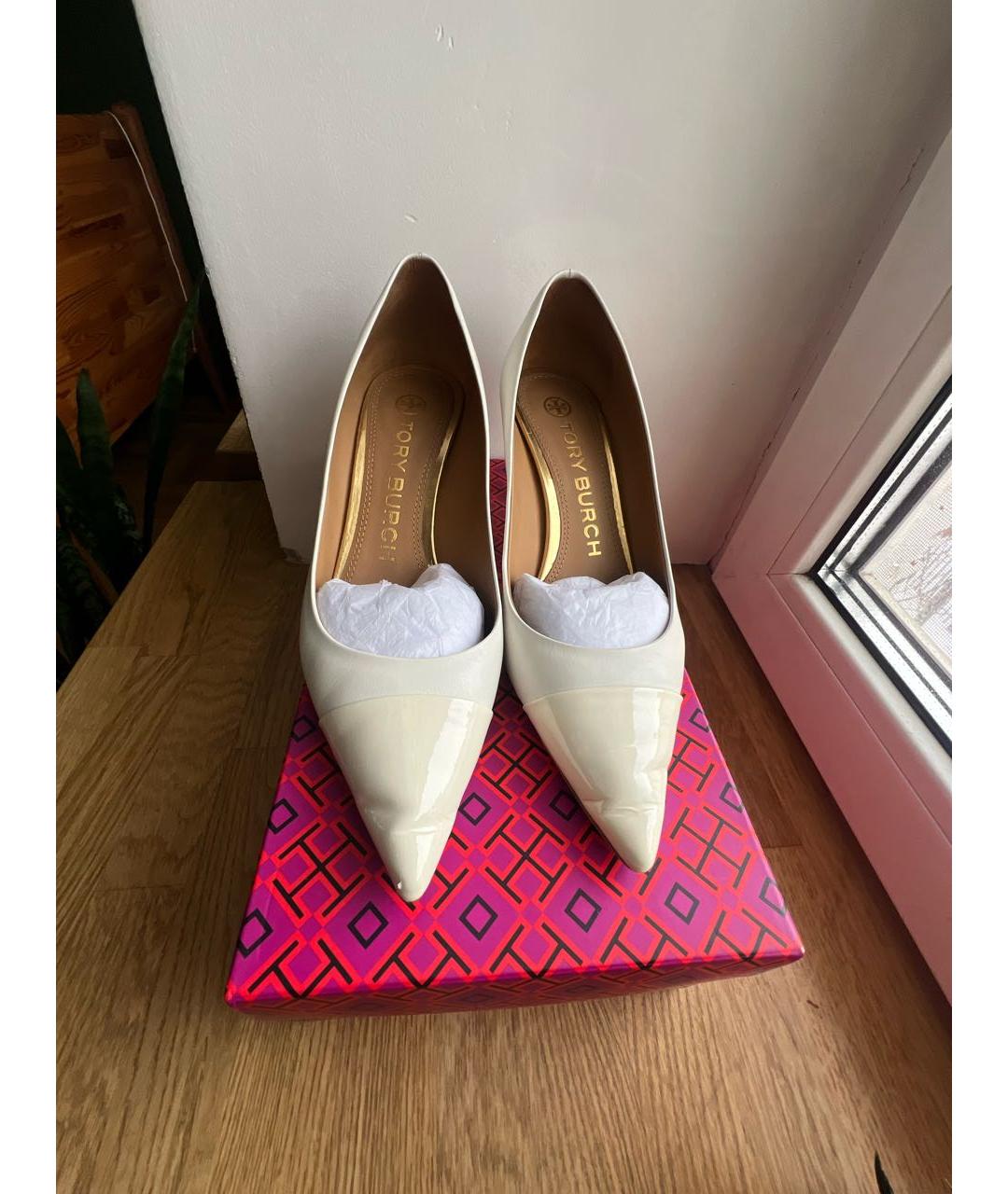 TORY BURCH Белые кожаные туфли, фото 2