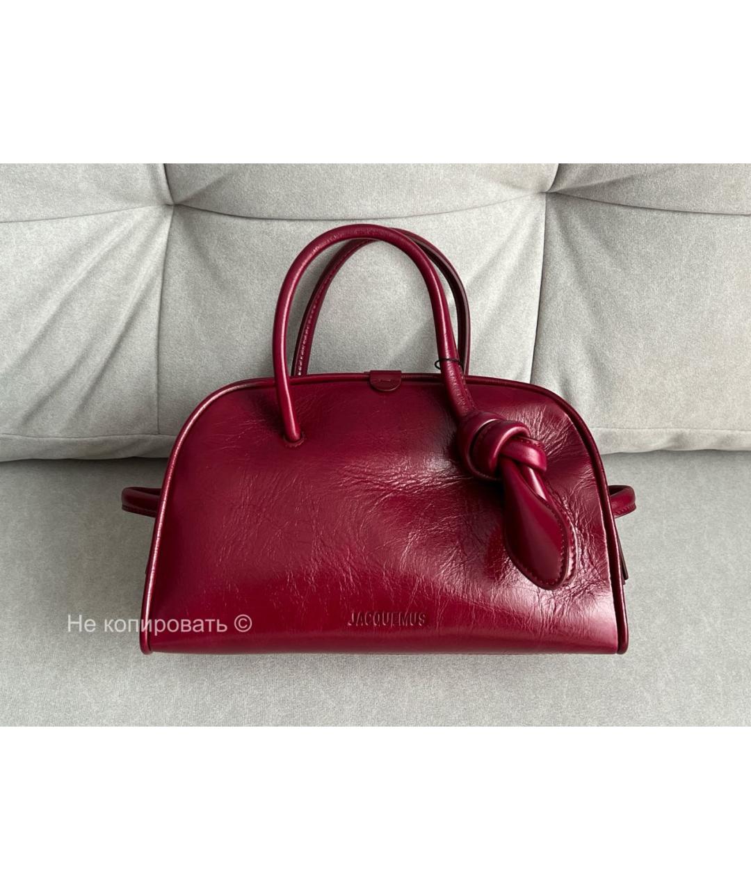 JACQUEMUS Бордовая кожаная сумка с короткими ручками, фото 3