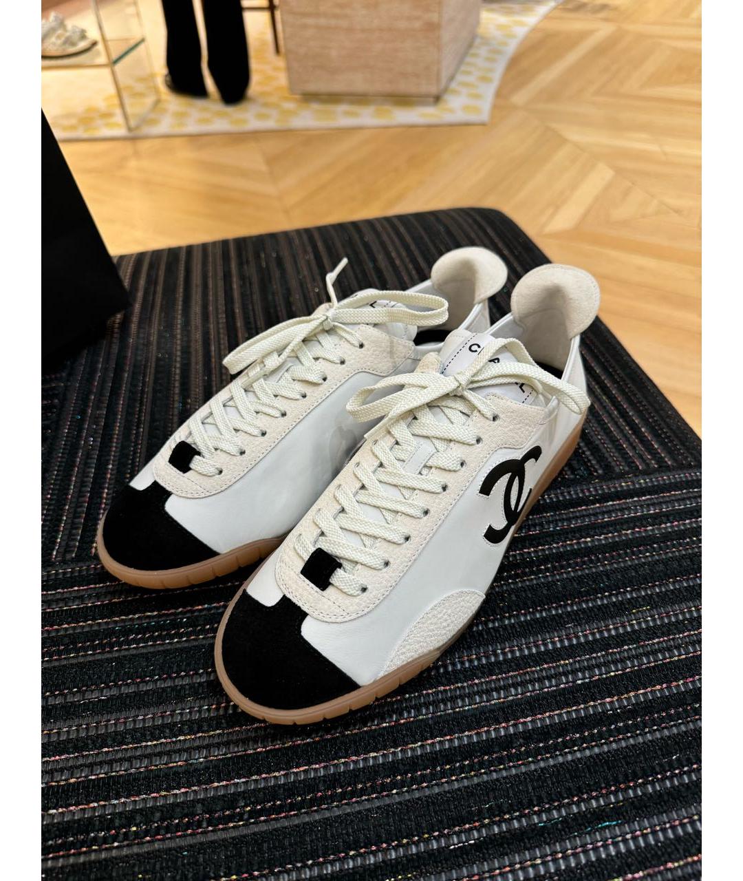 CHANEL Белые кожаные кроссовки, фото 3