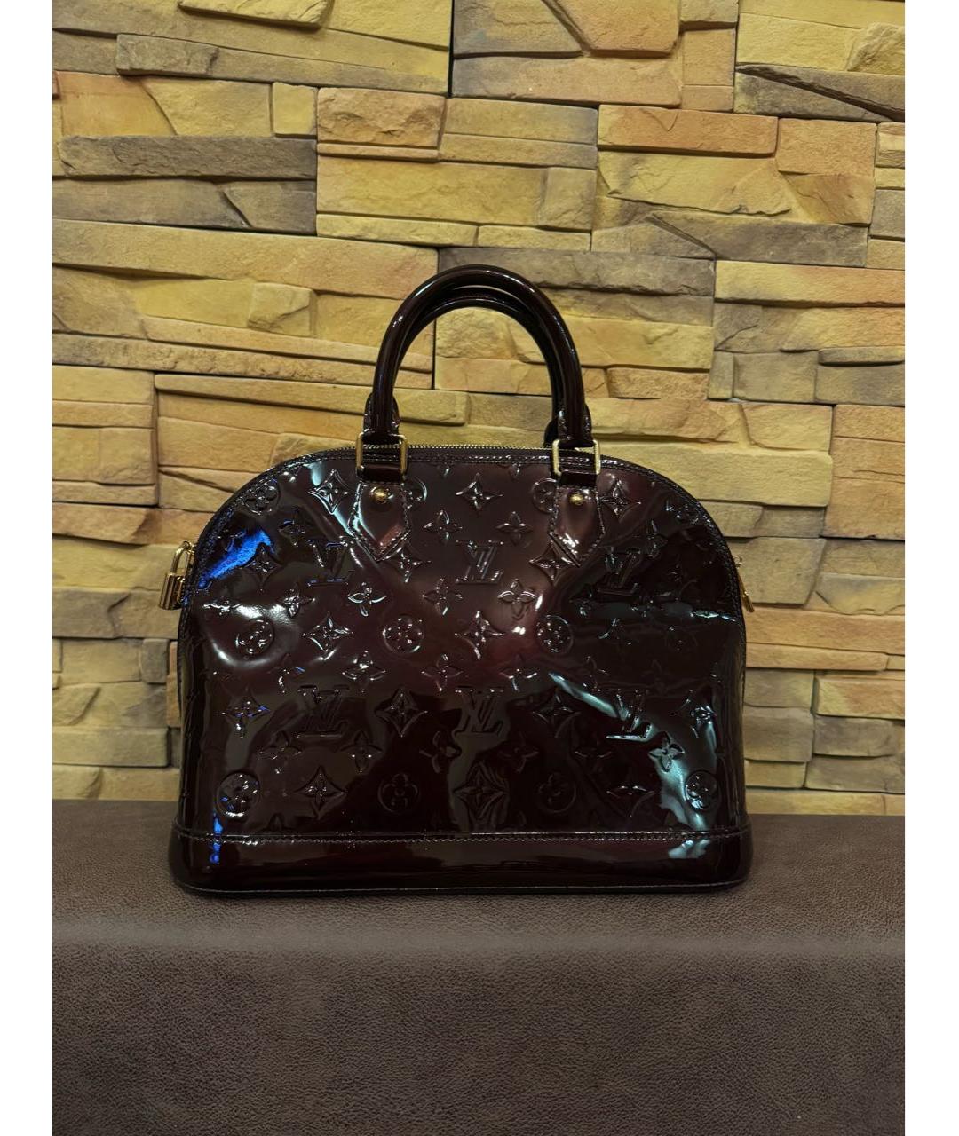 LOUIS VUITTON Бордовая сумка с короткими ручками из лакированной кожи, фото 2