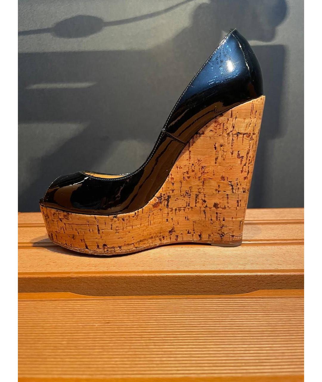 CHRISTIAN LOUBOUTIN Черные туфли из лакированной кожи, фото 5