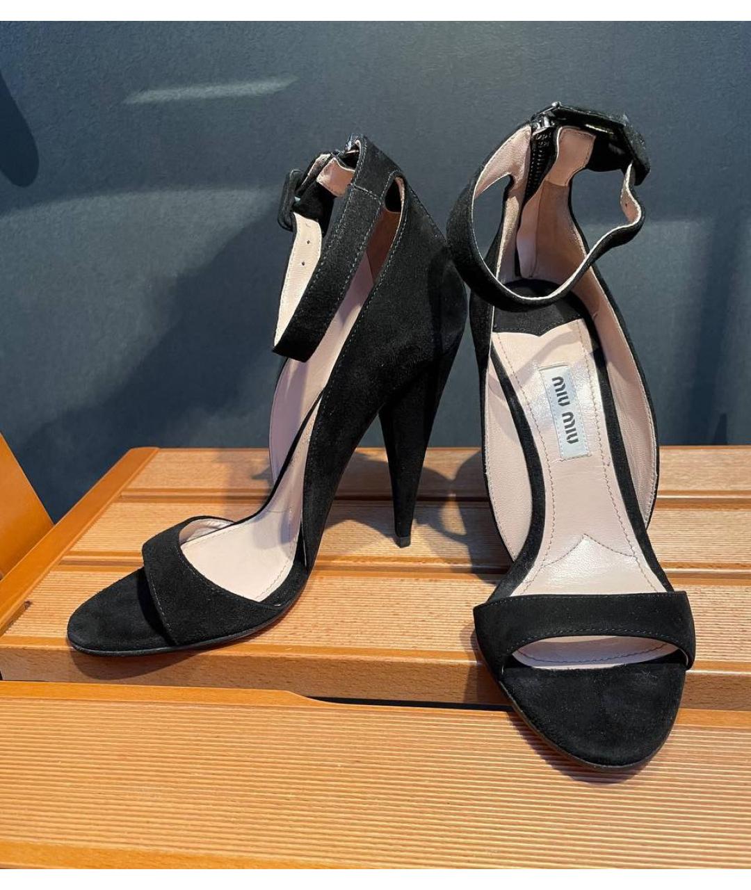 MIU MIU Черные замшевые босоножки, фото 3