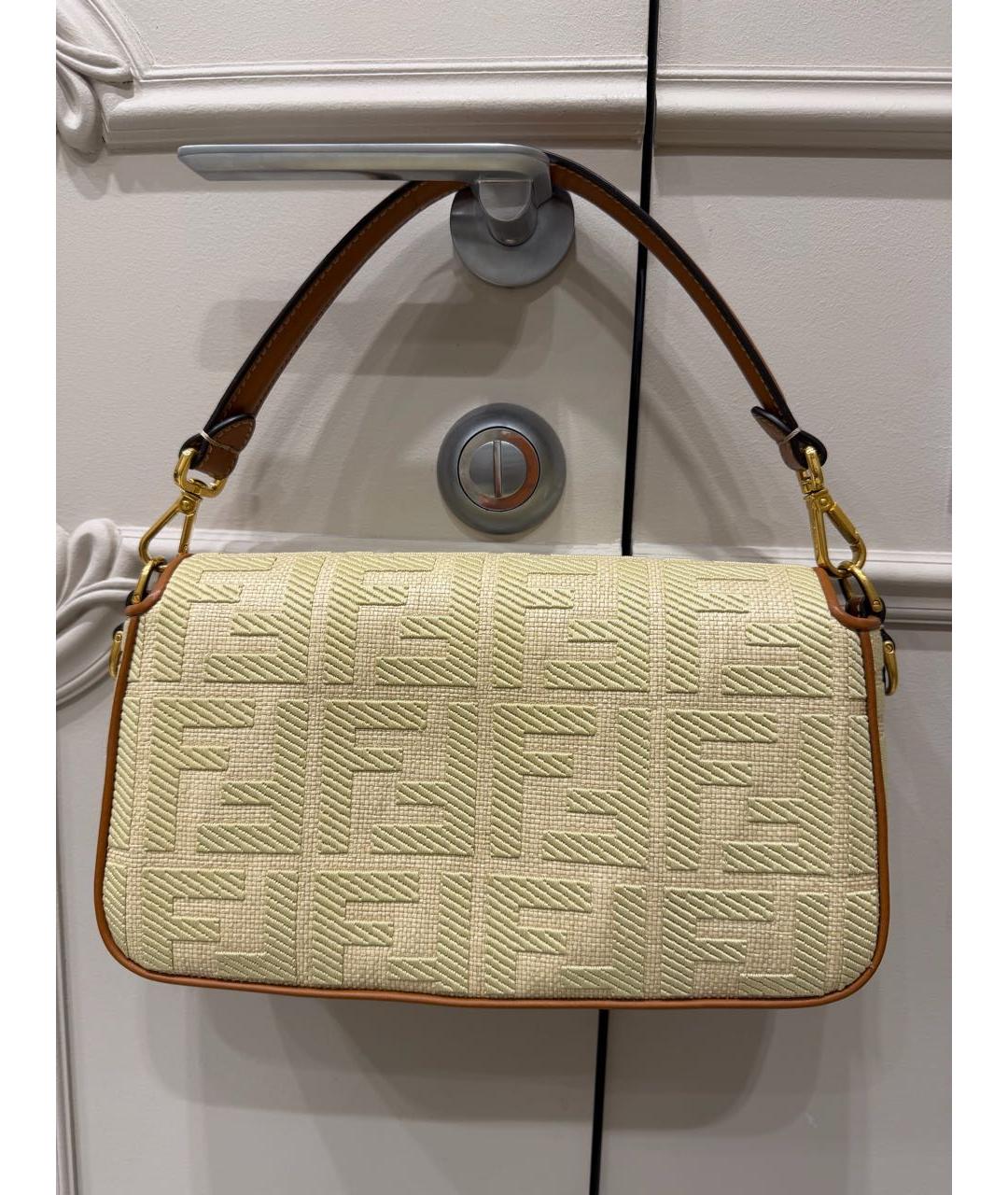 FENDI Бежевая пелетеная сумка с короткими ручками, фото 3