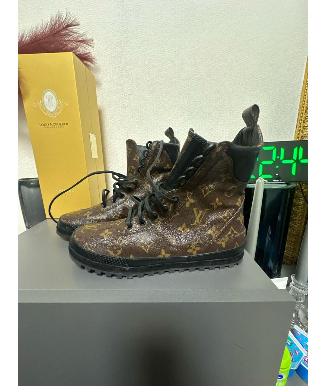 LOUIS VUITTON Коричневые ботинки, фото 5