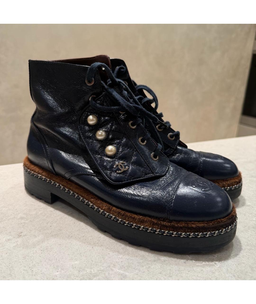 CHANEL Темно-синие ботинки из лакированной кожи, фото 6