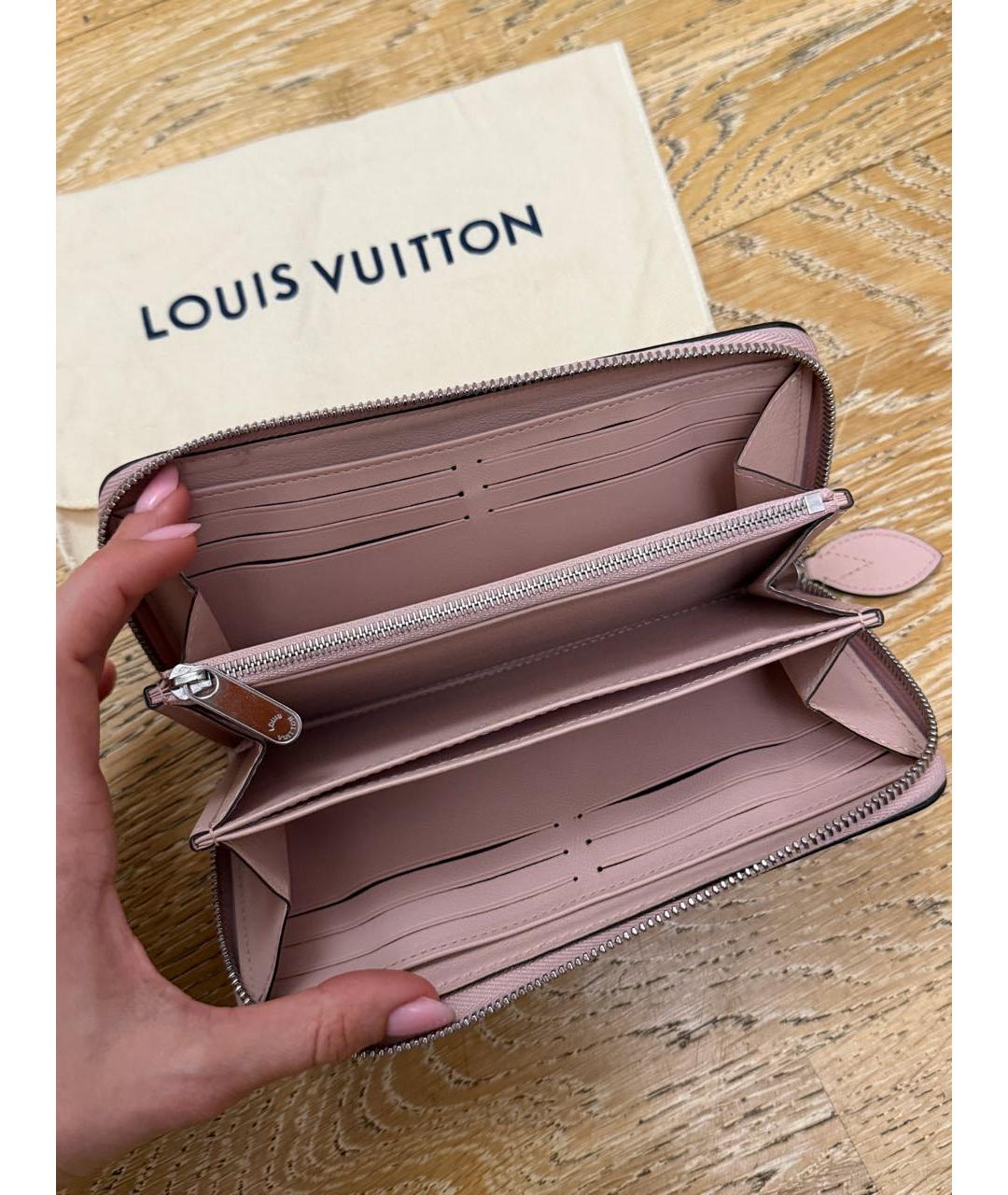 LOUIS VUITTON Розовый кожаный кошелек, фото 3