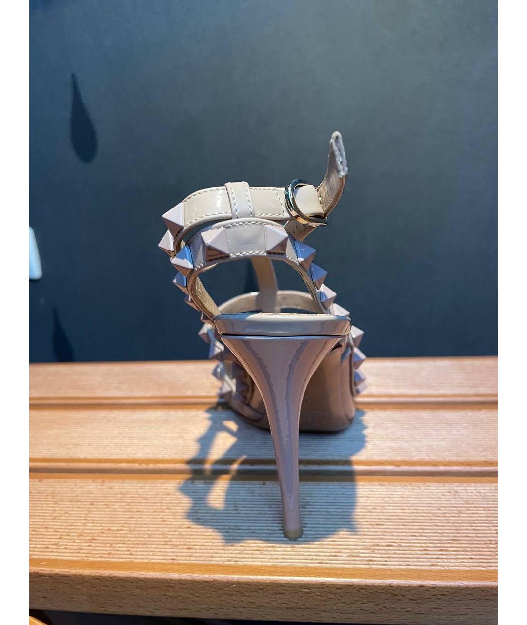 VALENTINO Бежевые туфли из лакированной кожи, фото 4