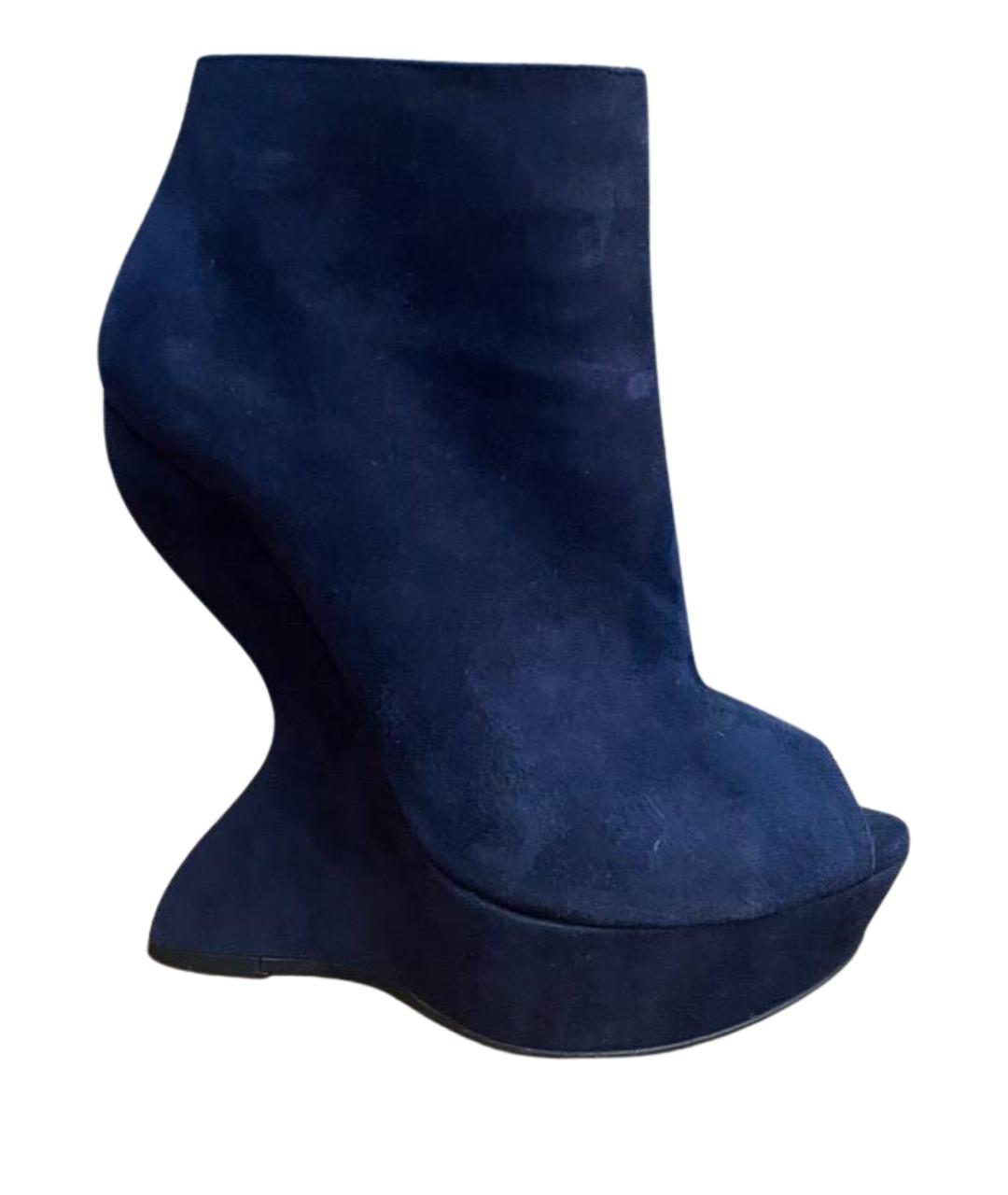 ALEXANDER MCQUEEN Черные замшевые ботильоны, фото 1