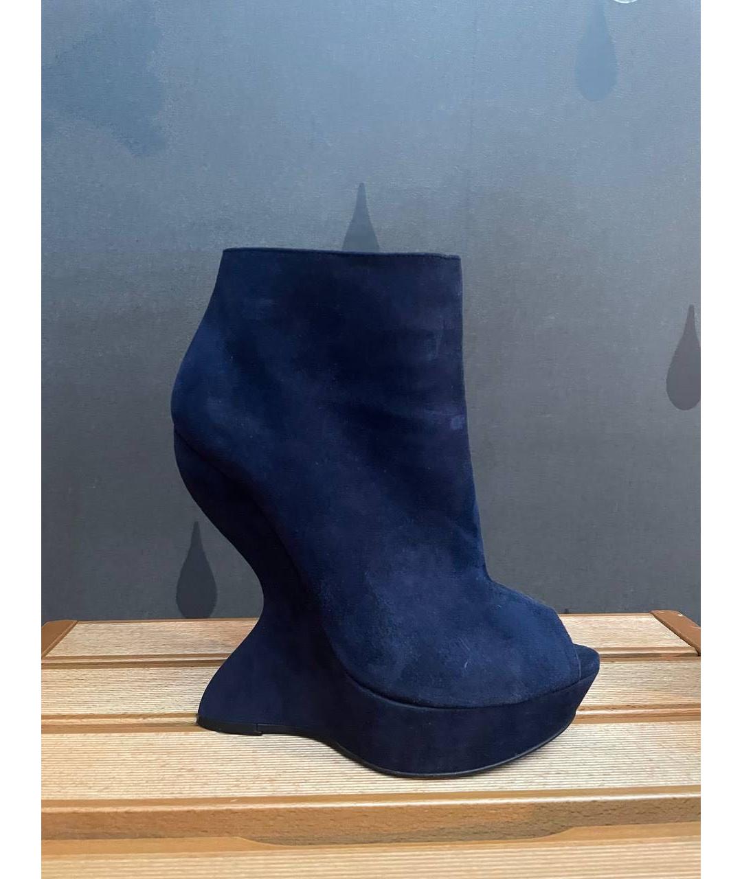 ALEXANDER MCQUEEN Черные замшевые ботильоны, фото 6