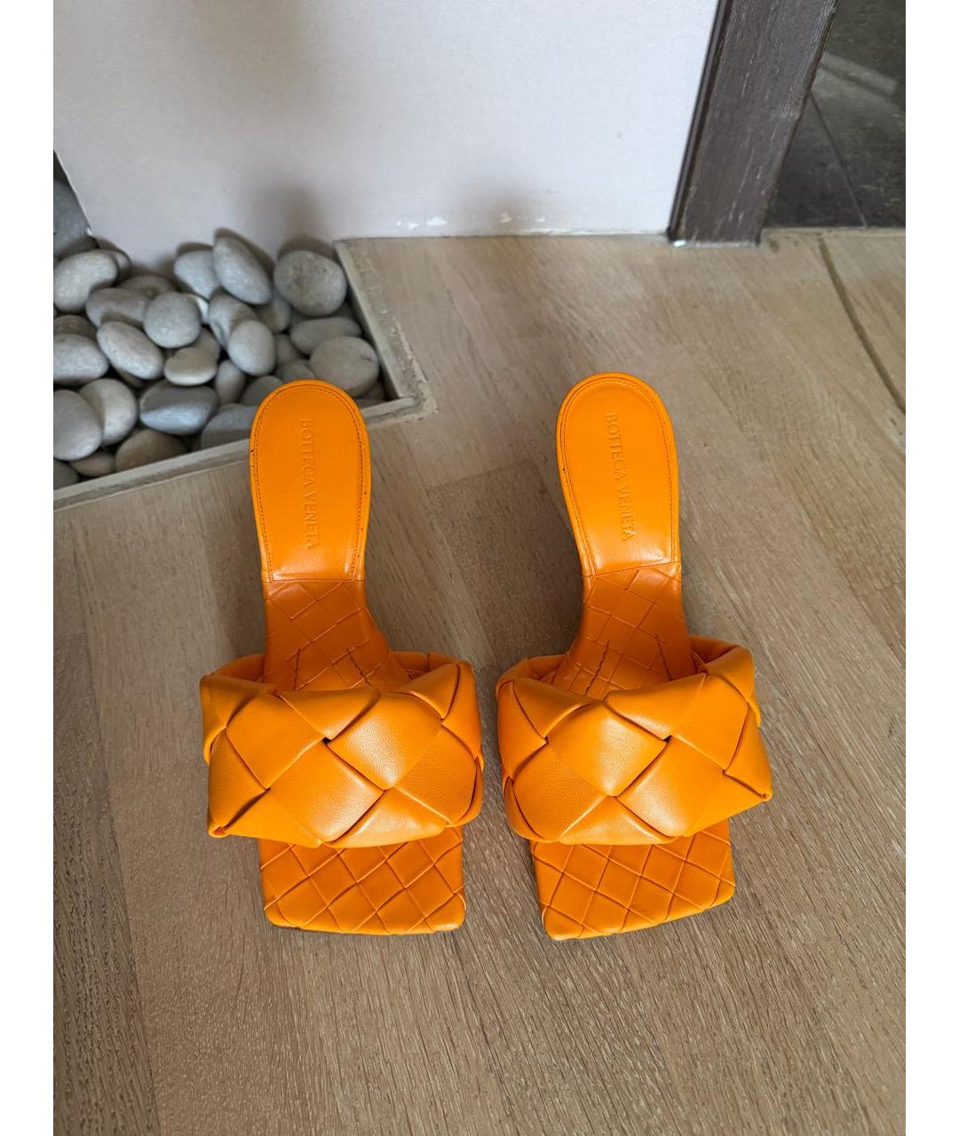 BOTTEGA VENETA Оранжевое кожаные мюли, фото 2