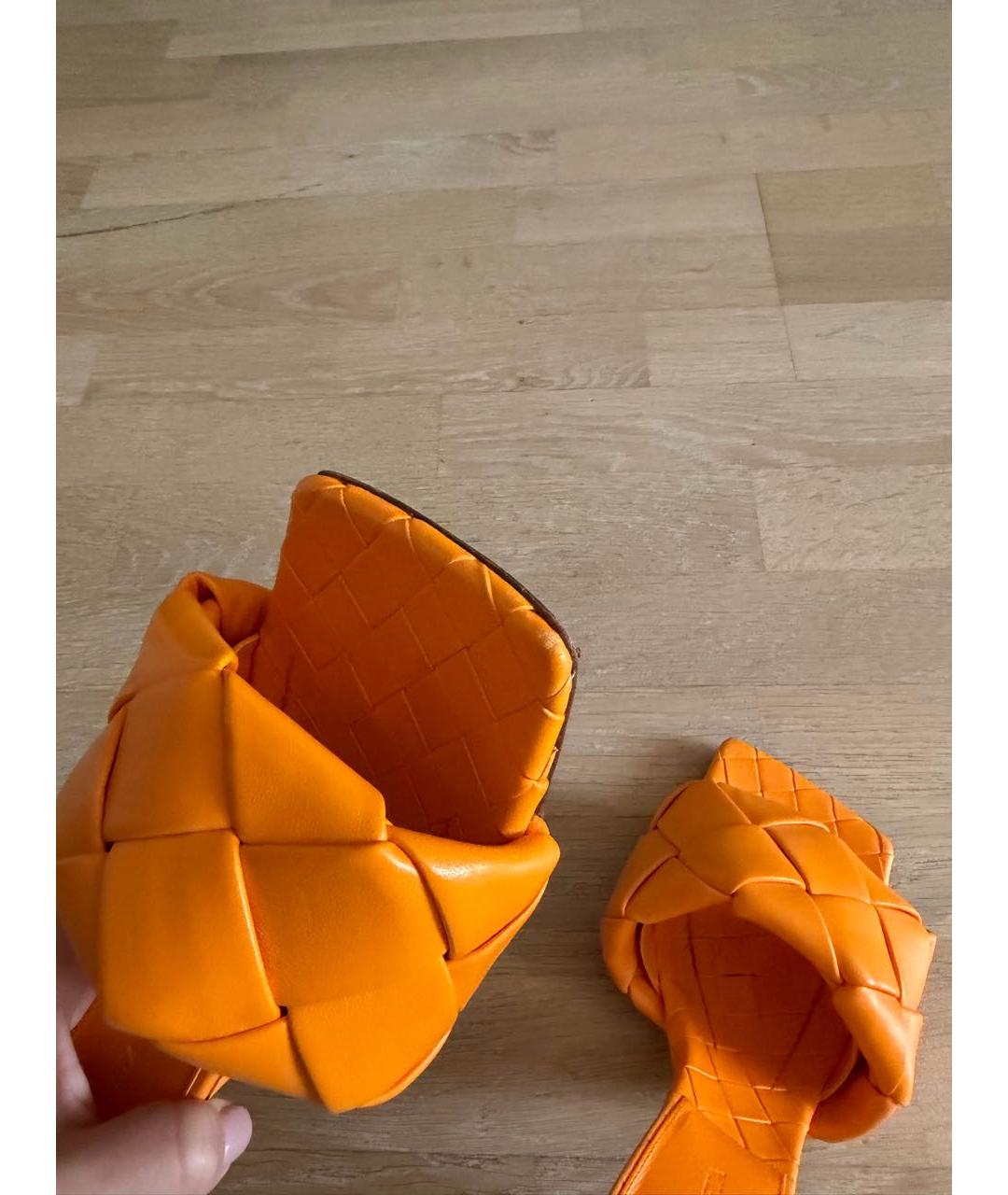 BOTTEGA VENETA Оранжевое кожаные мюли, фото 5