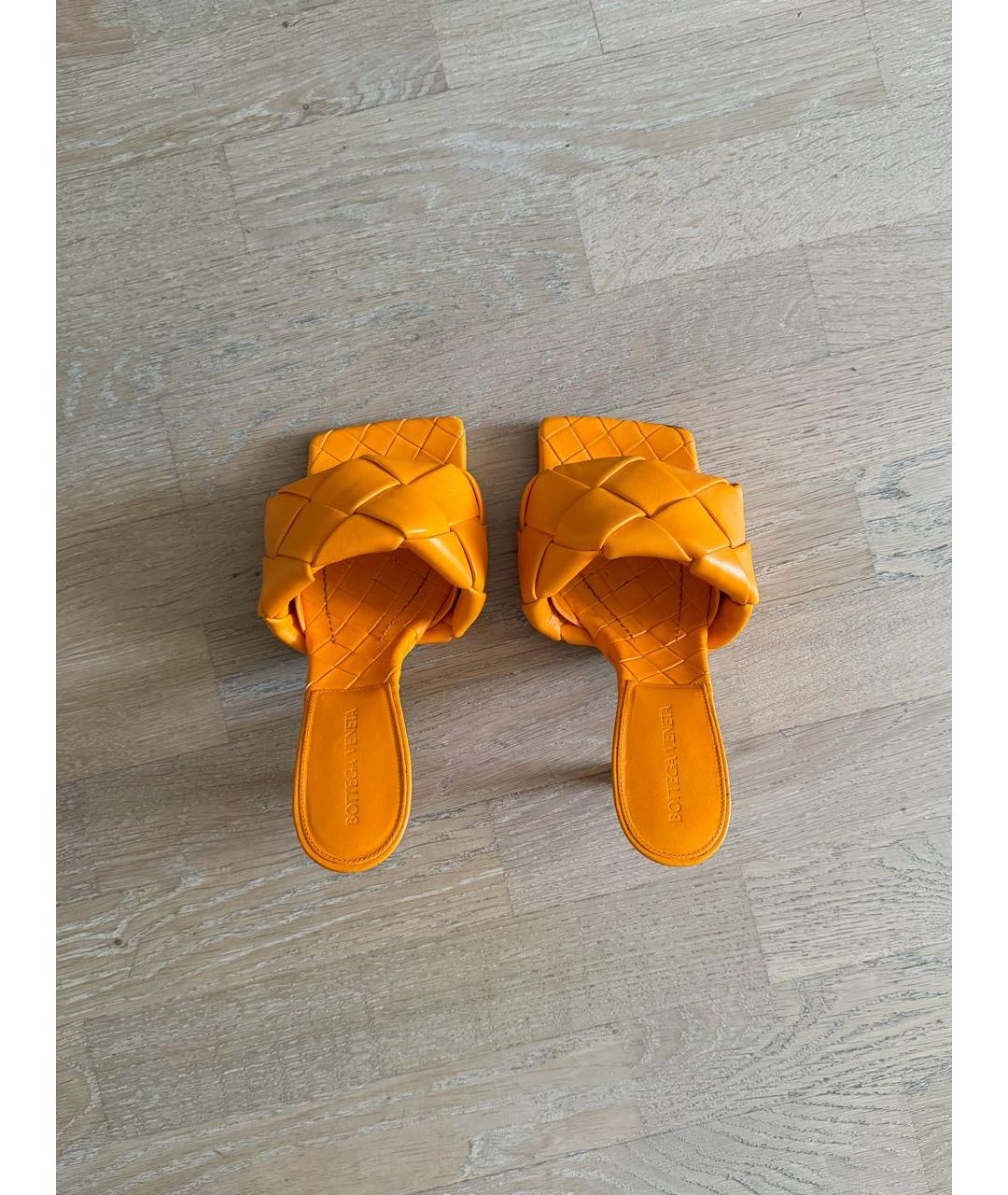BOTTEGA VENETA Оранжевое кожаные мюли, фото 3