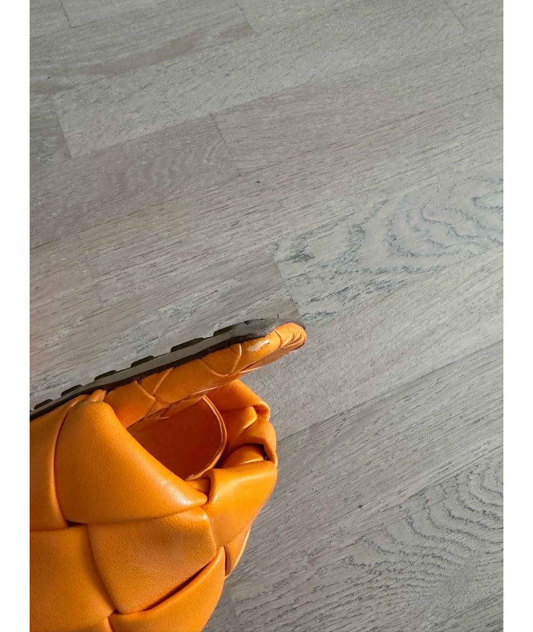 BOTTEGA VENETA Оранжевое кожаные мюли, фото 6