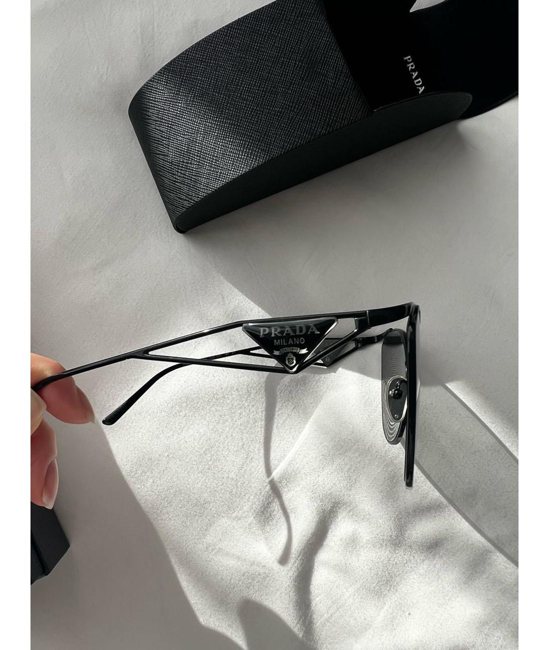 PRADA Черные пластиковые солнцезащитные очки, фото 3