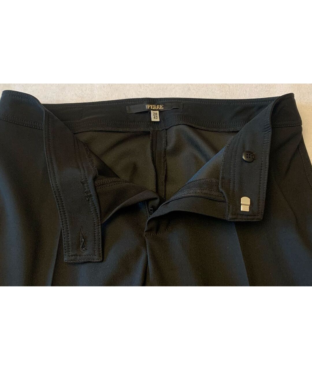 GIANFRANCO FERRE Черные полиэстеровые прямые брюки, фото 3