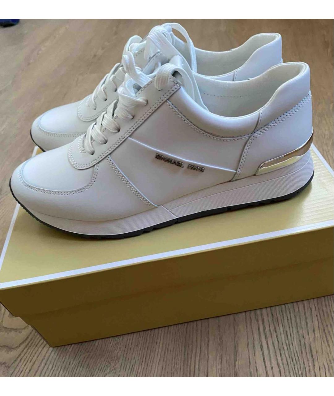 MICHAEL MICHAEL KORS Белые кожаные кроссовки, фото 2