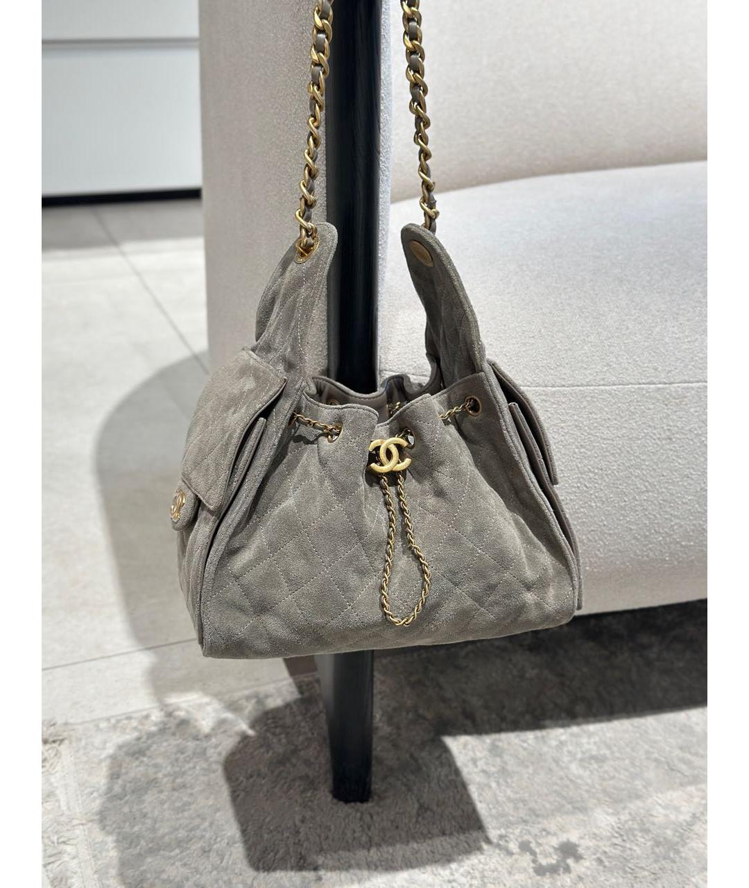 CHANEL Серая замшевая сумка через плечо, фото 2