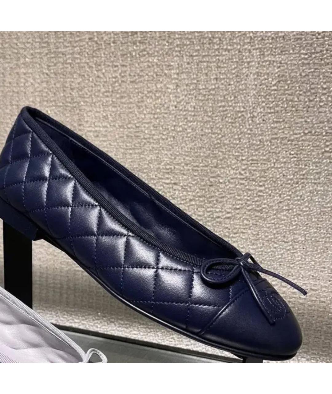 CHANEL Темно-синие кожаные балетки, фото 2