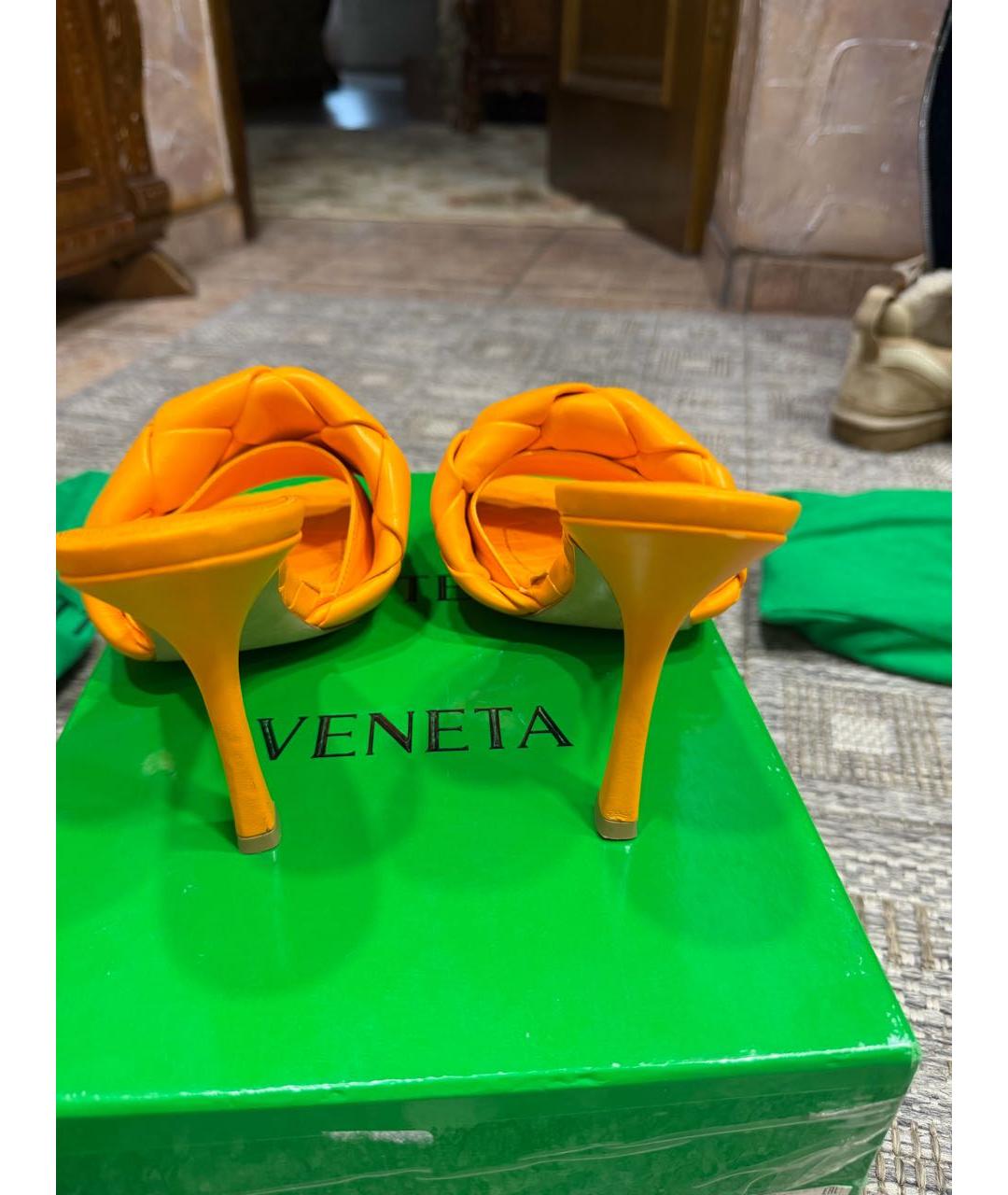BOTTEGA VENETA Оранжевое кожаные мюли, фото 3