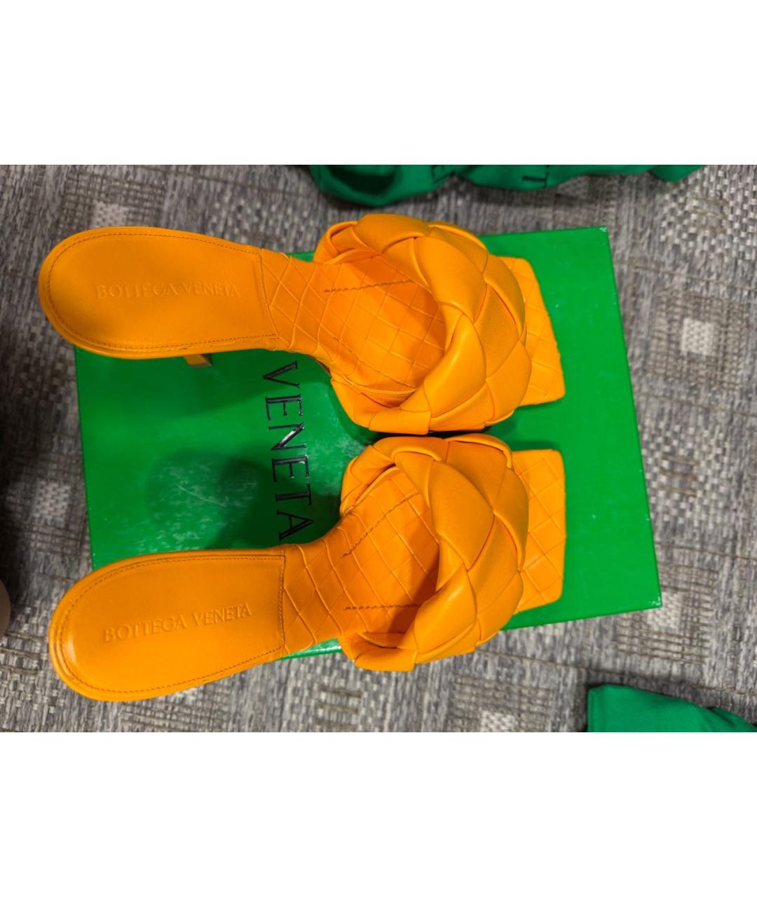 BOTTEGA VENETA Оранжевое кожаные мюли, фото 4