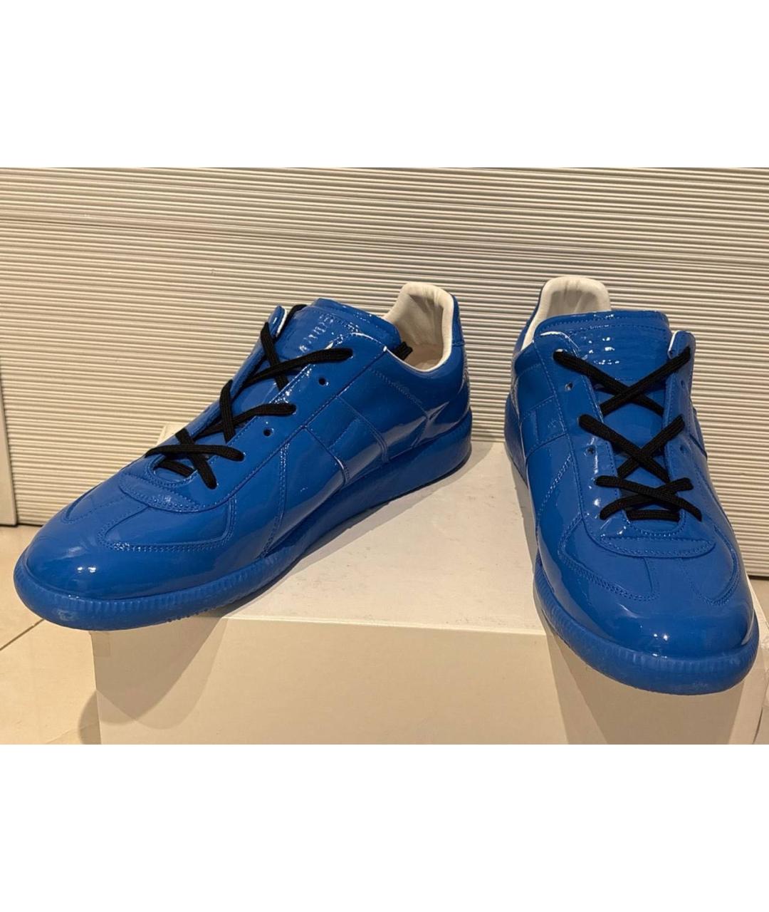 MAISON MARGIELA Синие низкие кроссовки / кеды из лакированной кожи, фото 4