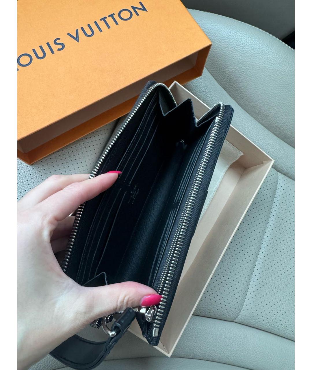 LOUIS VUITTON Темно-синяя кожаная барсетка, фото 3