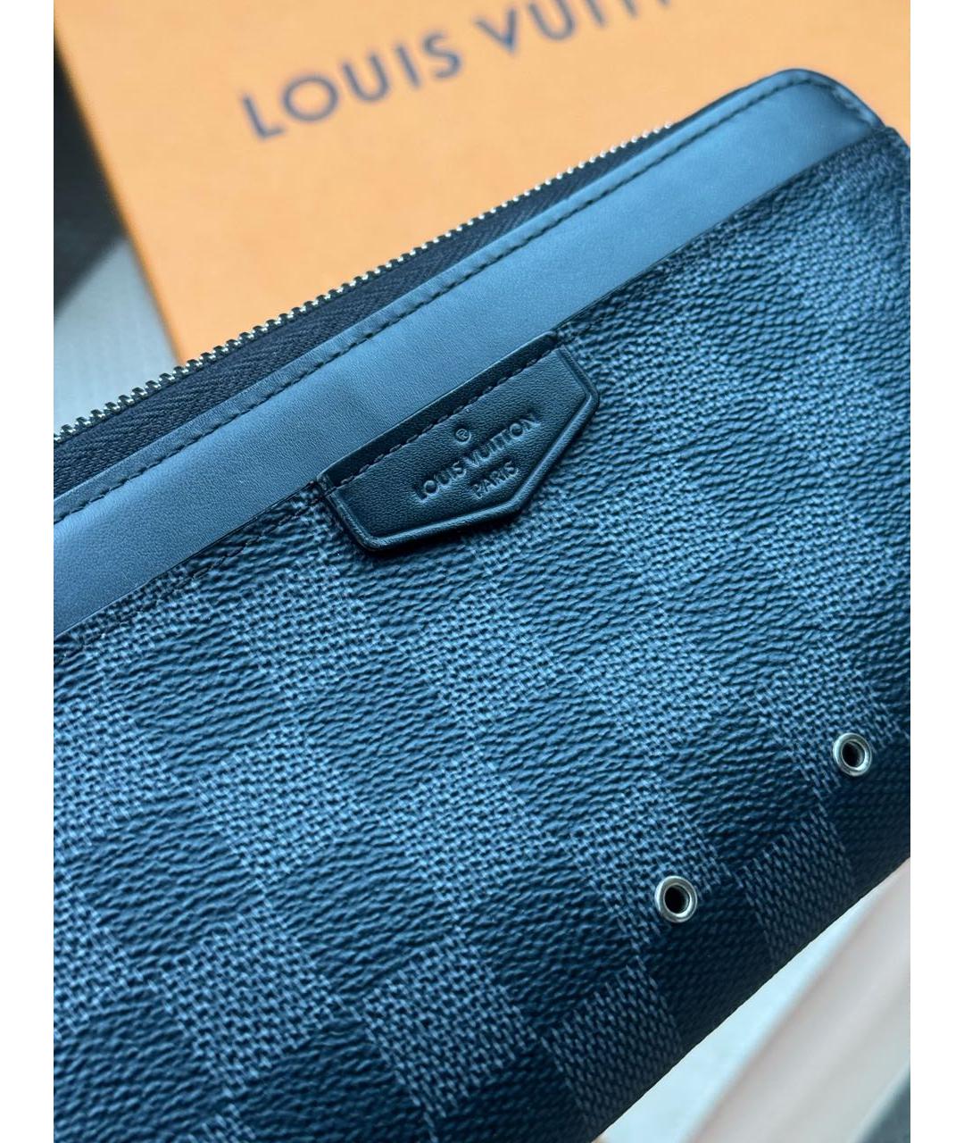 LOUIS VUITTON Темно-синяя кожаная барсетка, фото 5