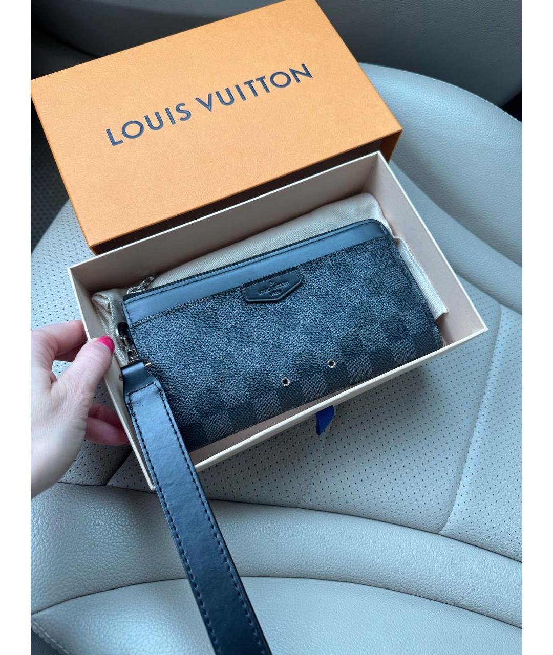 LOUIS VUITTON Темно-синяя кожаная барсетка, фото 2