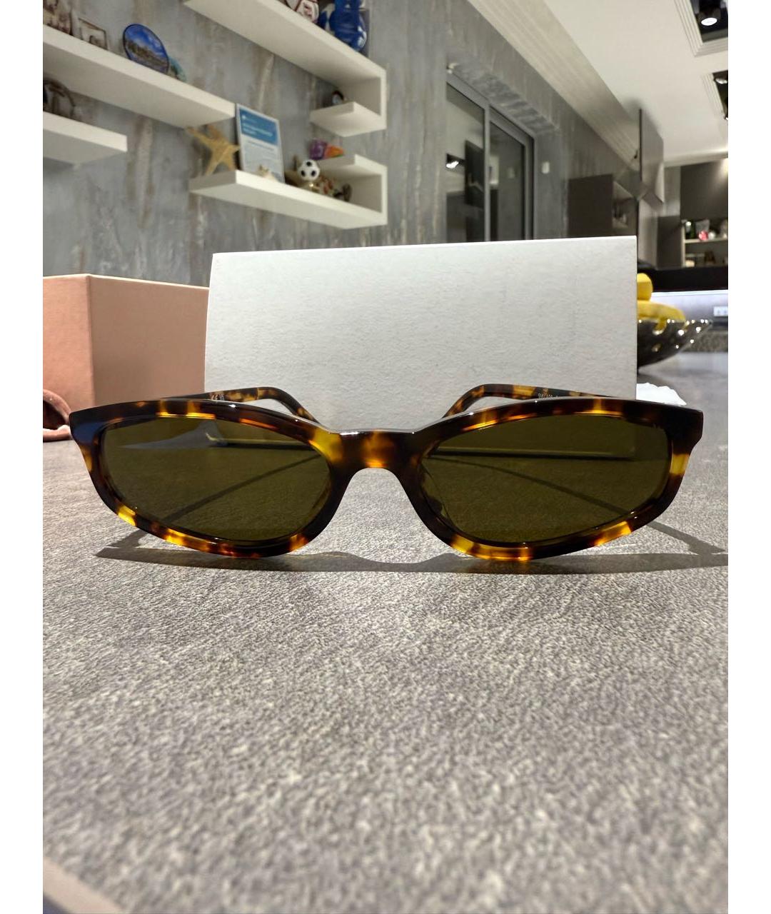 MIU MIU Коричневые пластиковые солнцезащитные очки, фото 6