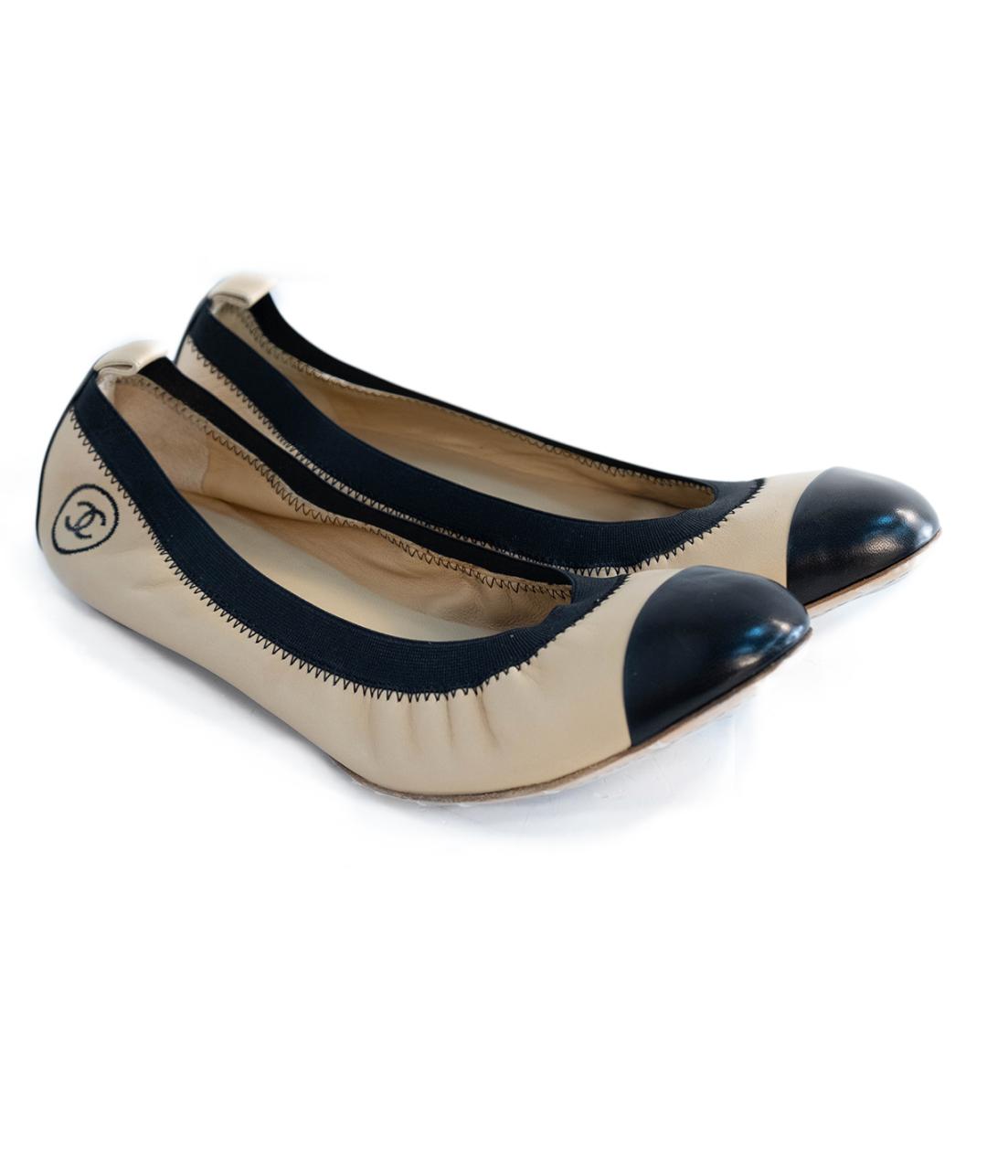 CHANEL Бежевые кожаные балетки, фото 2