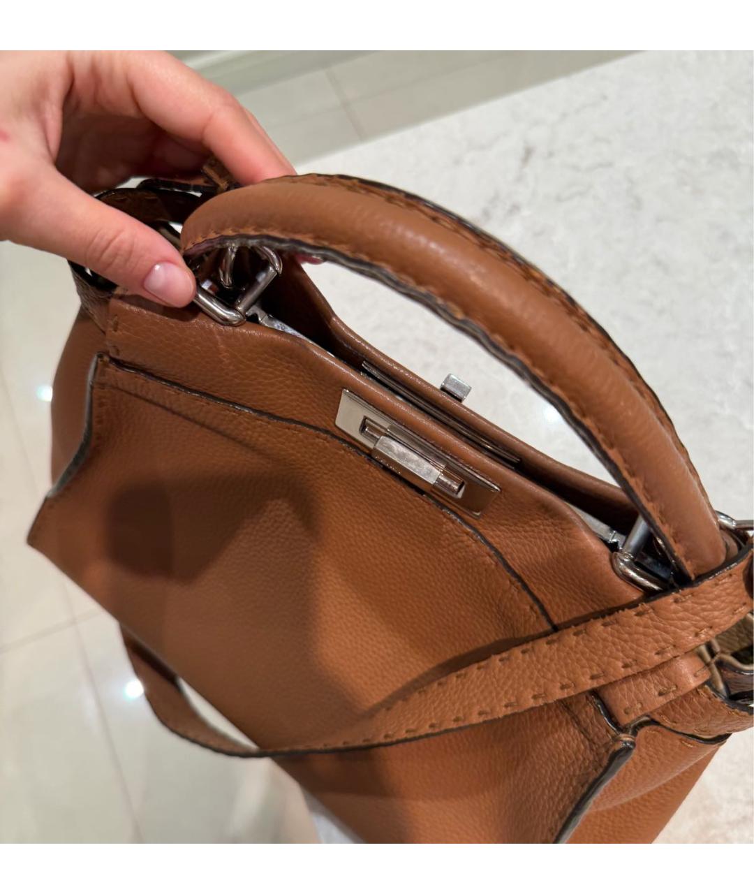 FENDI Коричневая кожаная сумка с короткими ручками, фото 5