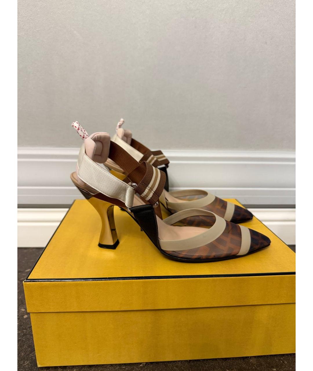 FENDI Бежевые текстильные туфли, фото 1