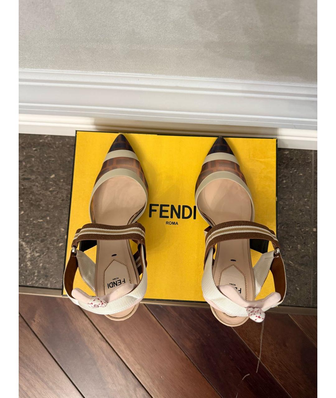 FENDI Бежевые текстильные туфли, фото 3