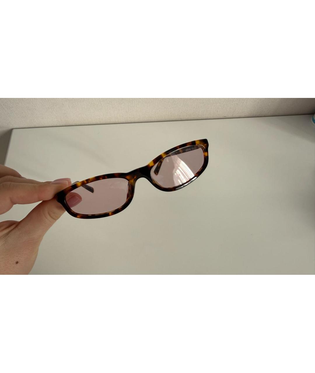 MIU MIU Коричневые пластиковые солнцезащитные очки, фото 6