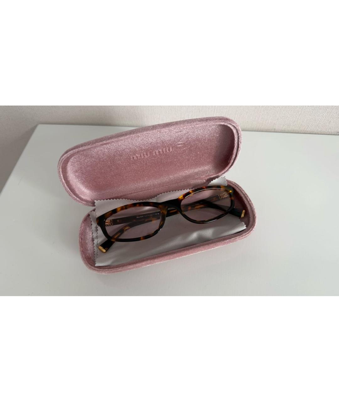 MIU MIU Коричневые пластиковые солнцезащитные очки, фото 4