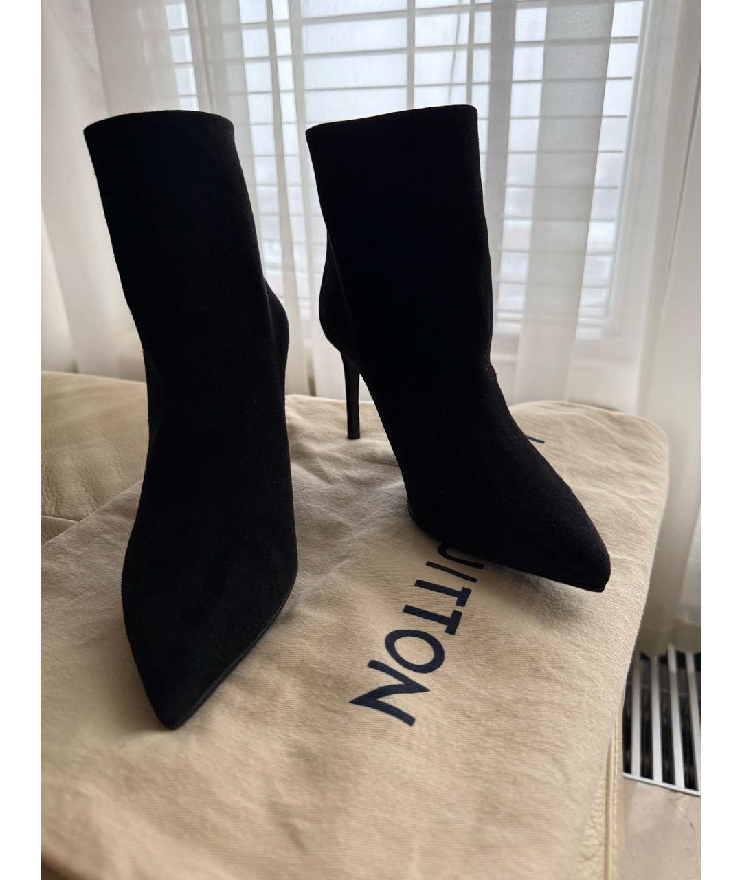LOUIS VUITTON Черные замшевые ботильоны, фото 2
