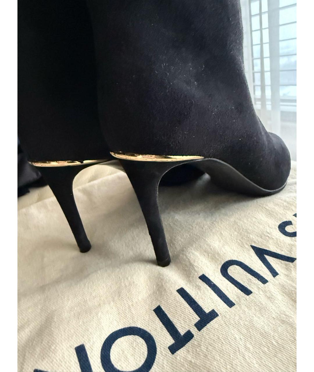 LOUIS VUITTON Черные замшевые ботильоны, фото 4