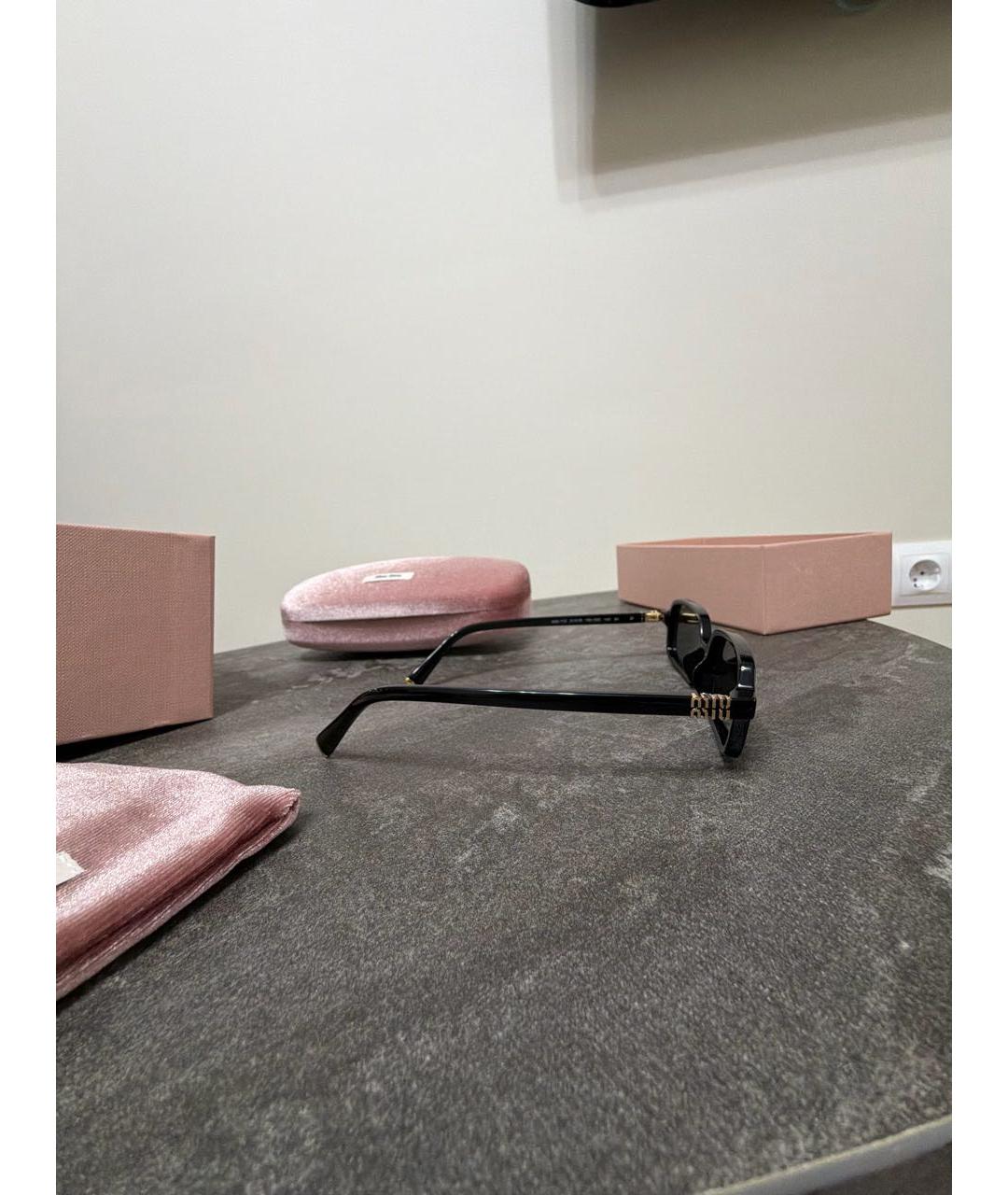 MIU MIU Черные пластиковые солнцезащитные очки, фото 2