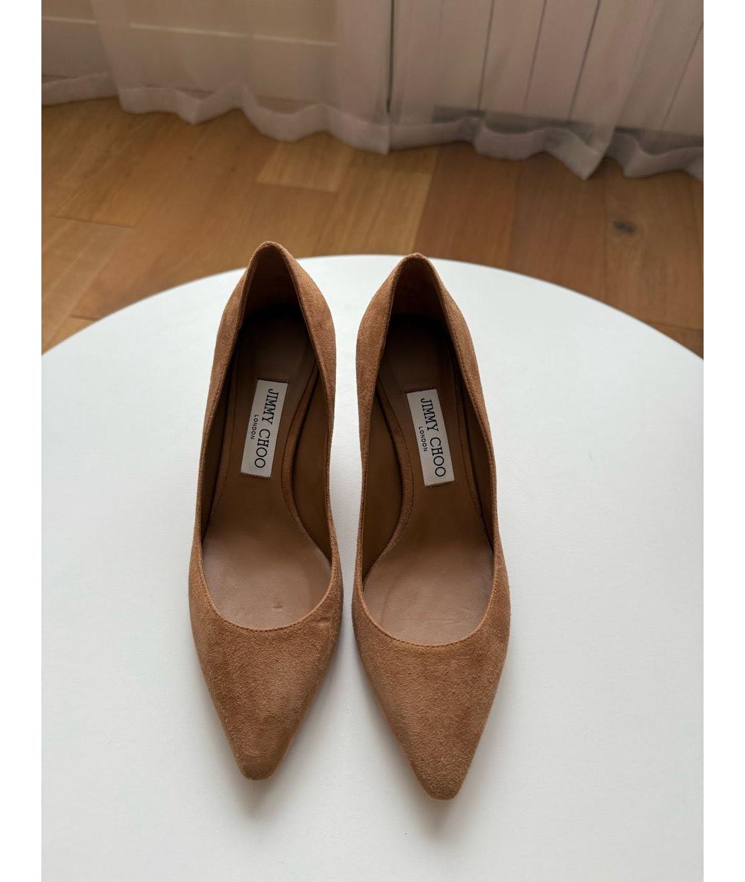 JIMMY CHOO Бежевые замшевые лодочки на низком каблуке, фото 3