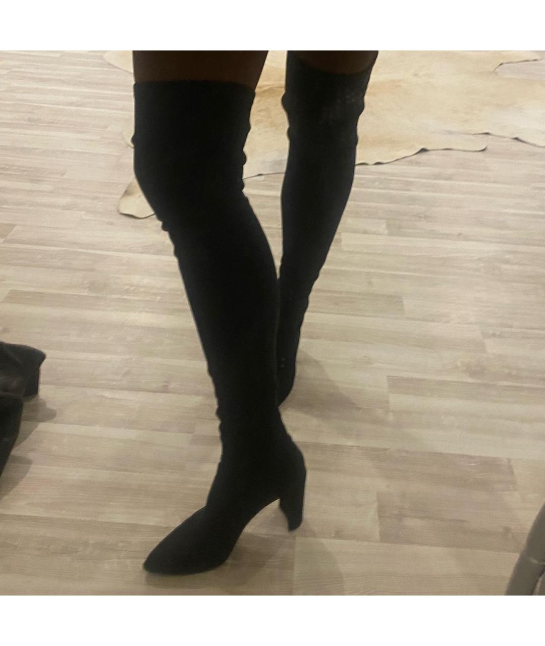 STUART WEITZMAN Черные замшевые ботфорты, фото 5