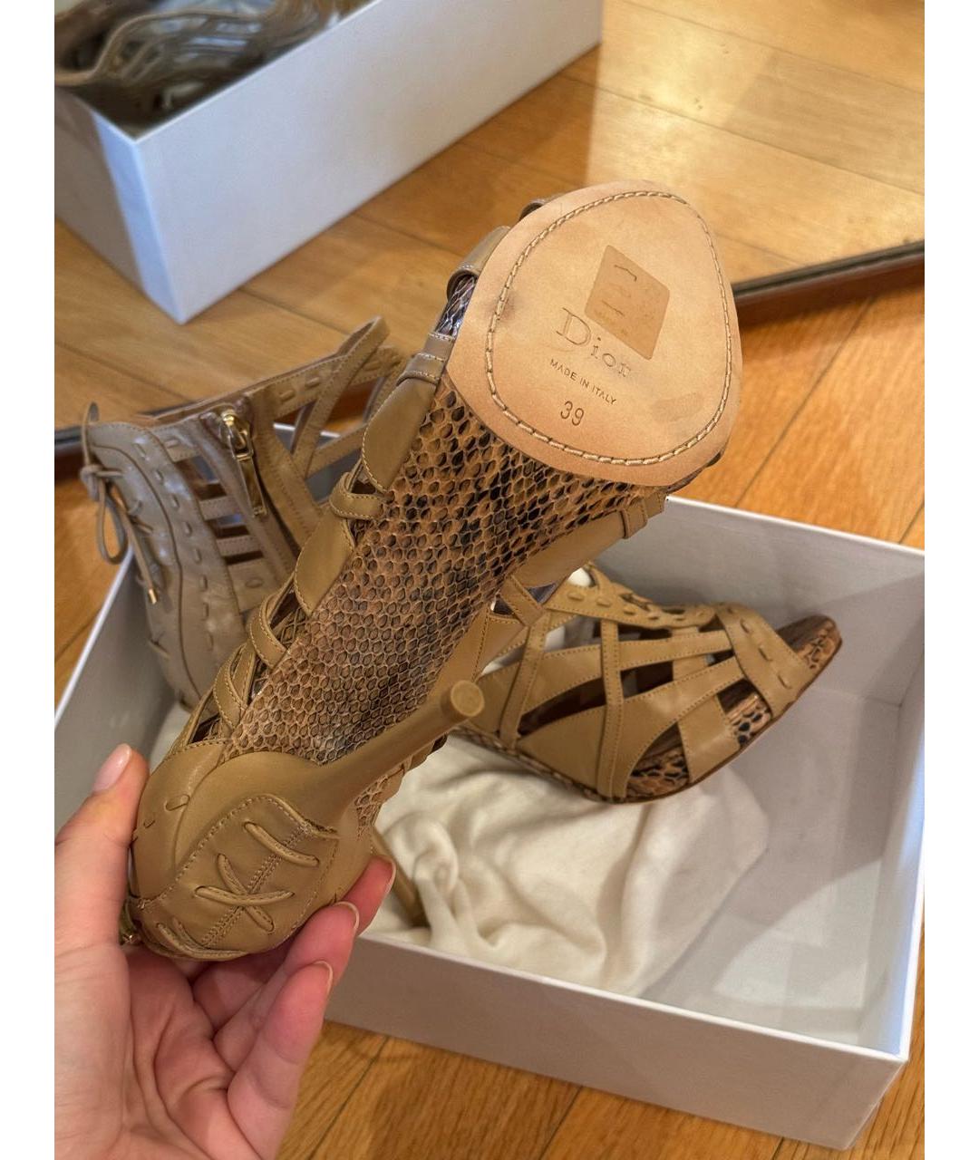 CHRISTIAN DIOR Бежевые кожаные босоножки, фото 3
